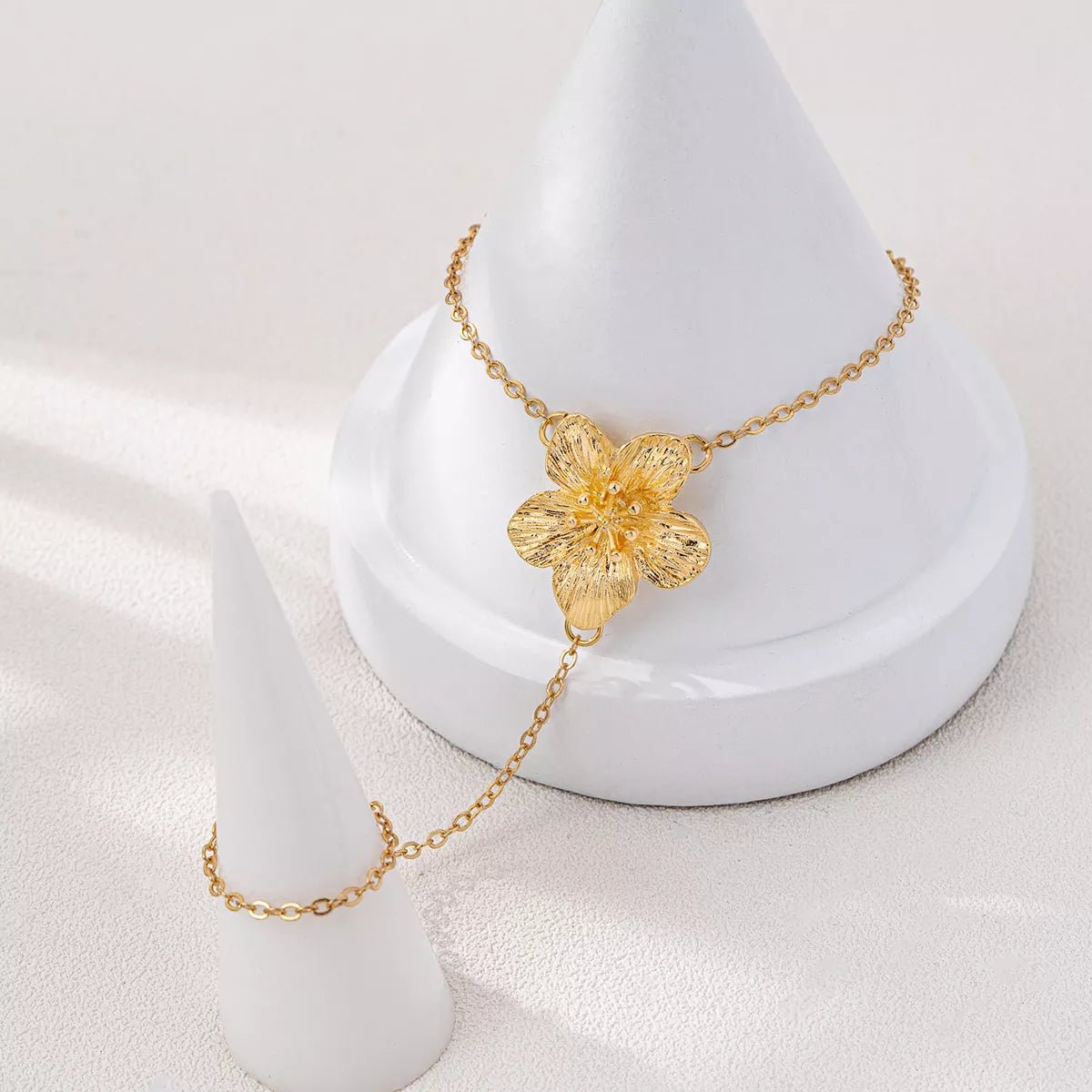18K Gold-Plated Chain Flower Bracelet - Aura Apparel