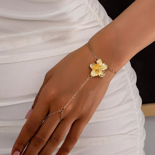 18K Gold-Plated Chain Flower Bracelet - Aura Apparel
