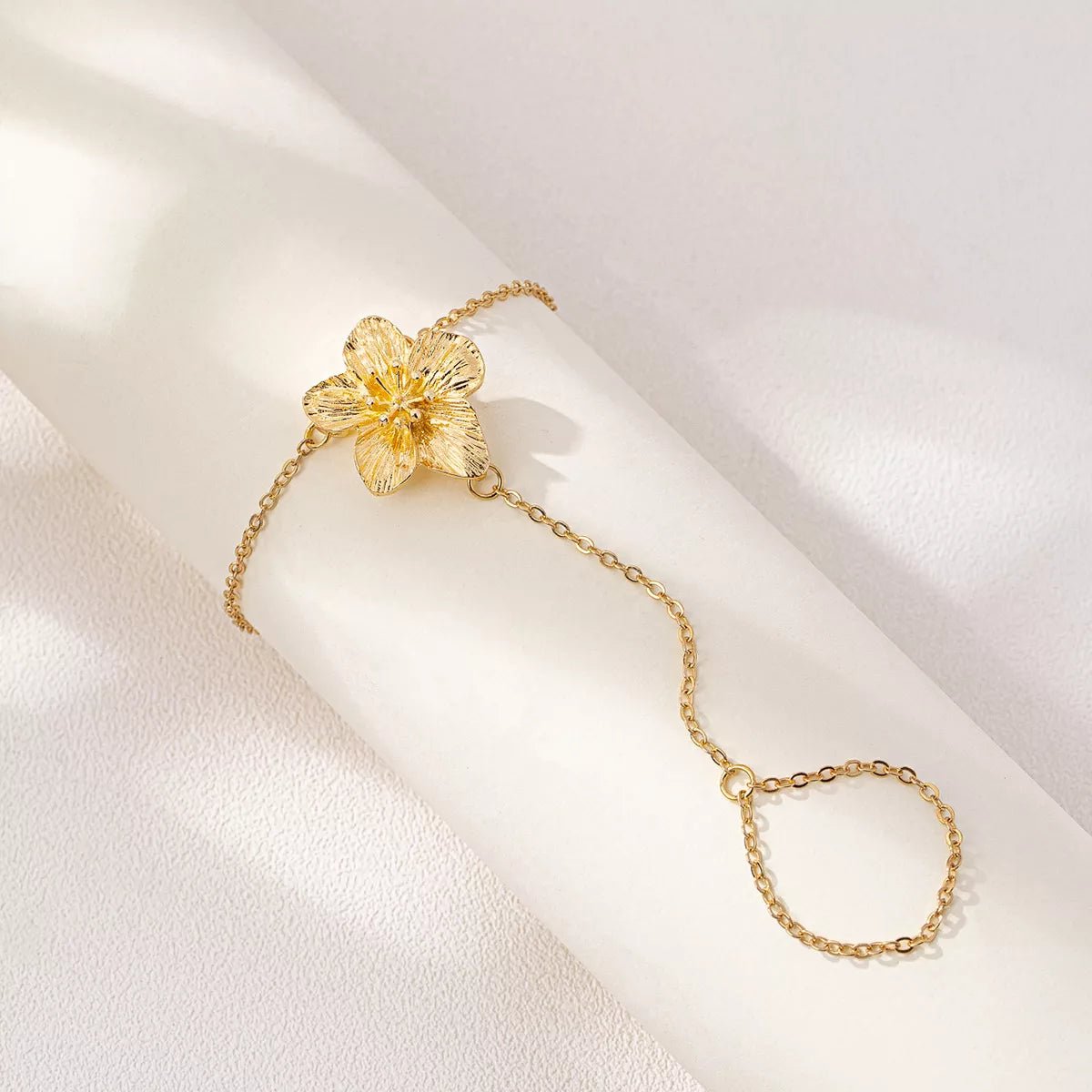 18K Gold-Plated Chain Flower Bracelet - Aura Apparel