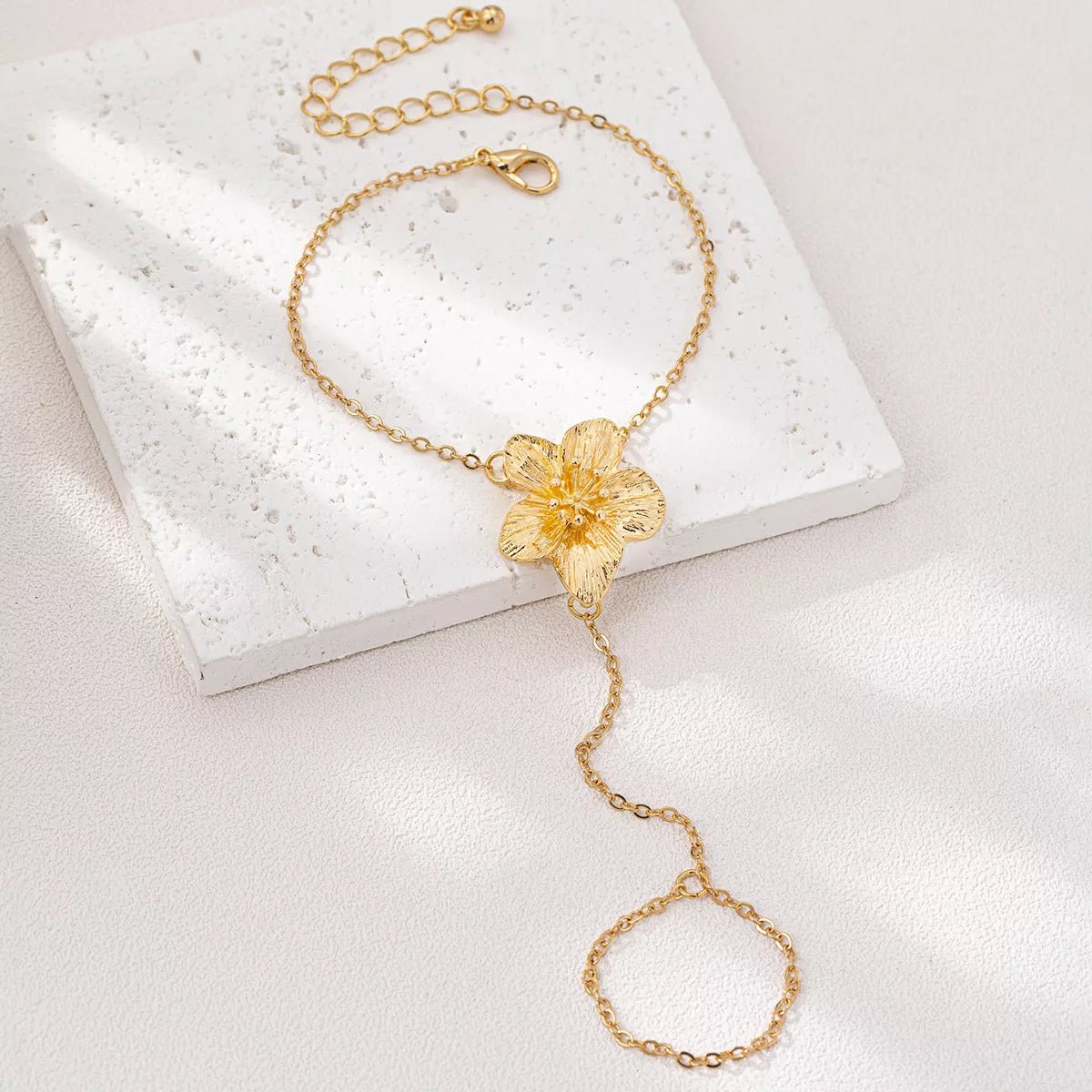 18K Gold-Plated Chain Flower Bracelet - Aura Apparel