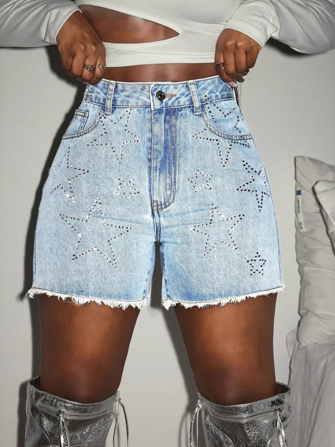 Star Raw Hem Denim Shorts - Aura Apparel